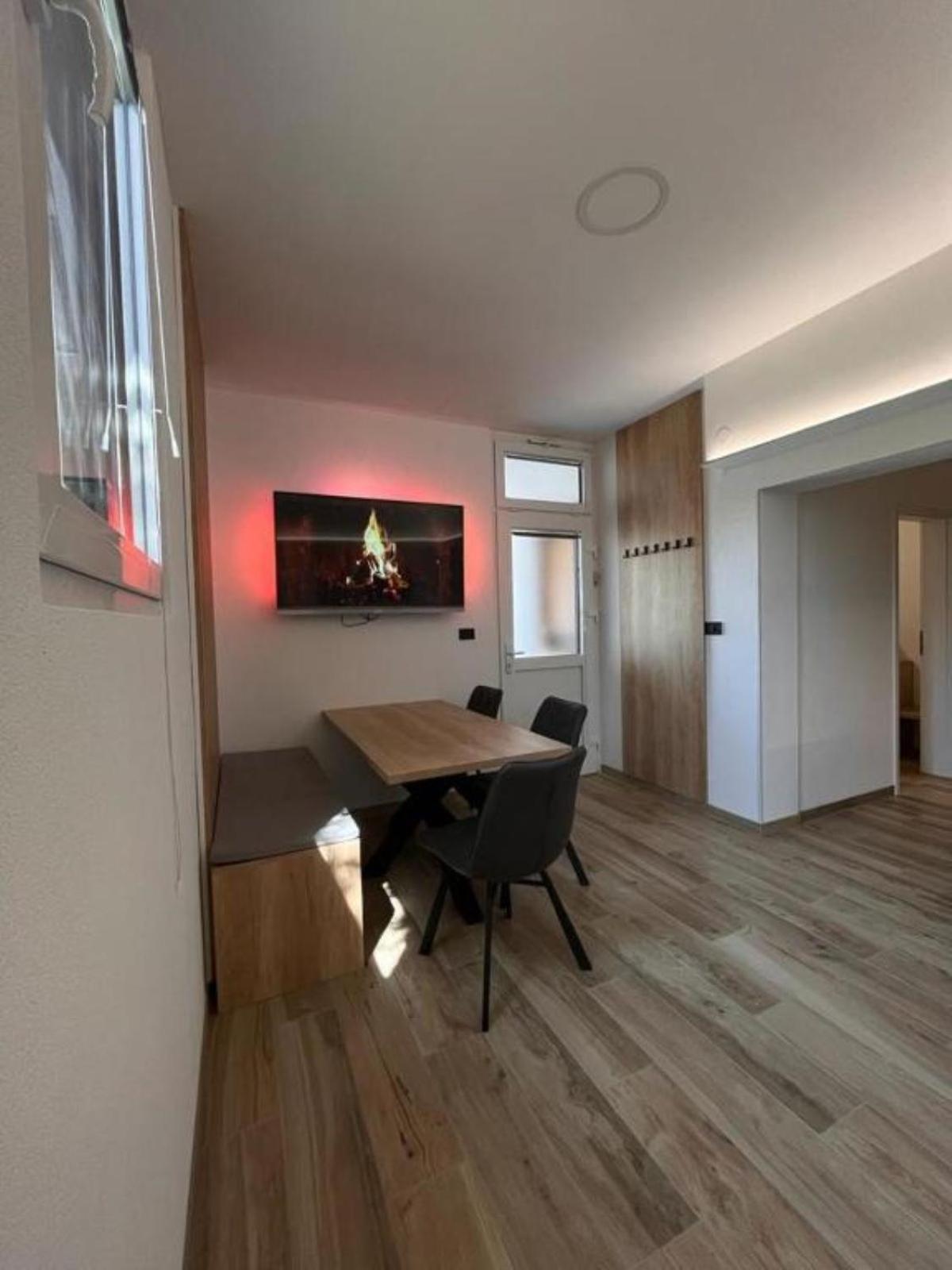 Apartma Nika *