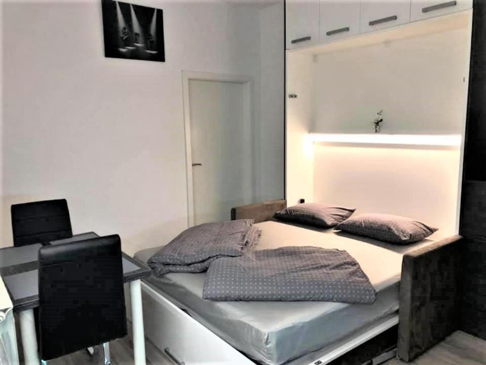 Apartma Nika * Pobegi