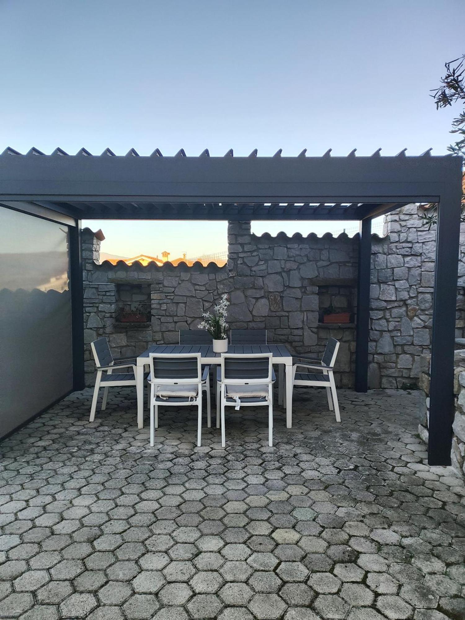 Apartma Nika *